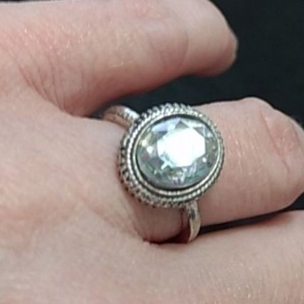 Silver tone faceted clear rhinestone ring size 6.75